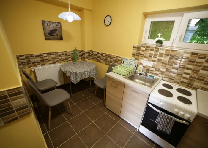 Külön konyhával és sarokkáddal - Fónagy Apartmanok és Grill Műhely