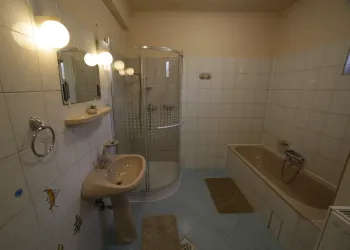 Kád és zuhanyzó - Fónagy Apartmanok és Grill Műhely