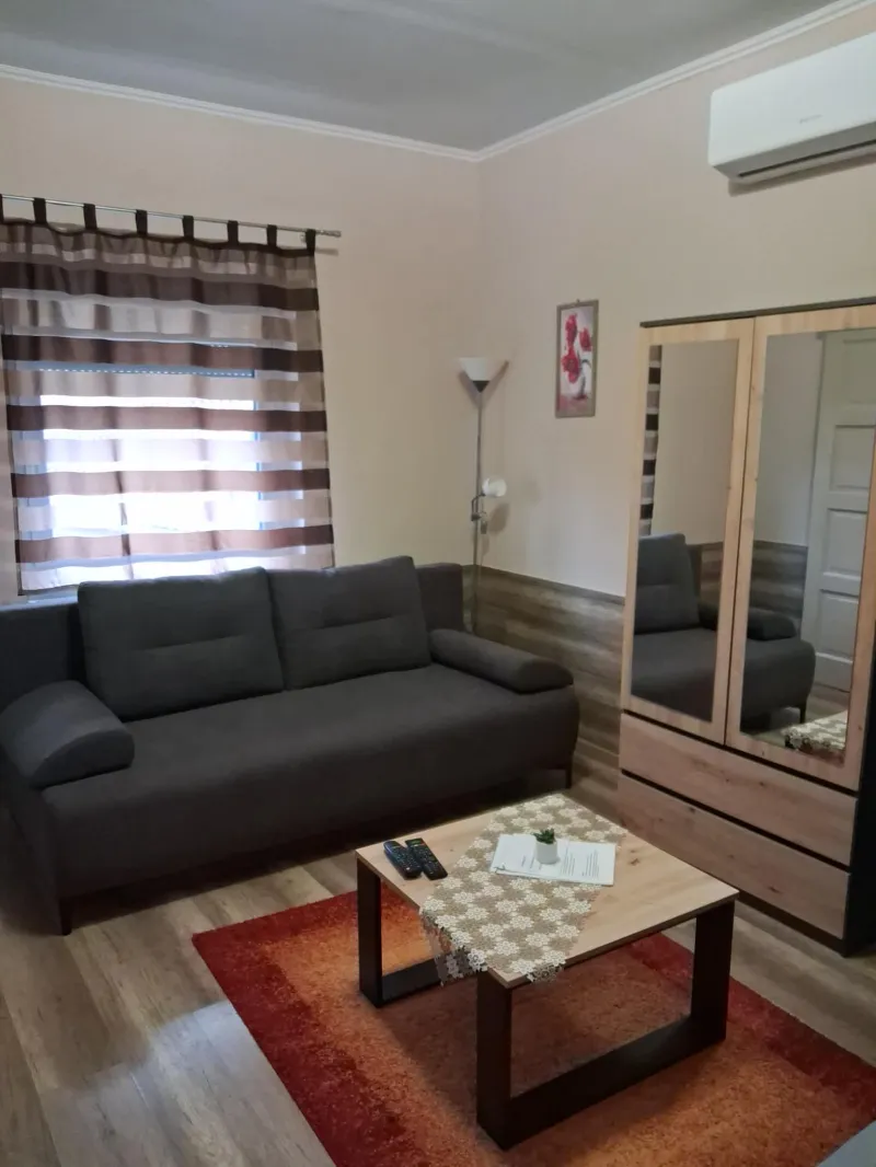 Fónagy Apartmanok és Grill Műhely - Lapozó 1