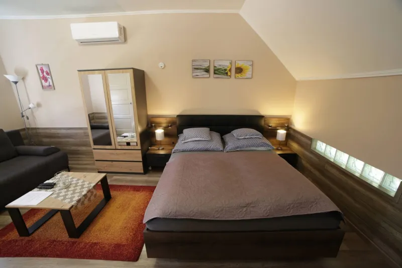 Fónagy Apartmanok és Grill Műhely - Lapozó 1